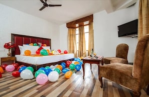 Deluxe Room, Mountain View | Iron/ironing board