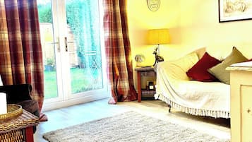 Apartment, 1 Bedroom | Living area