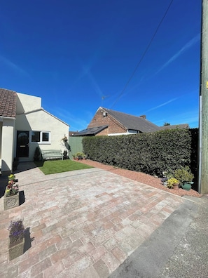 Property grounds - Newcastle Pet Friendly Annex, Drive, Garden, 10min Drive to City Centre (Newcastle-upon-Tyne)