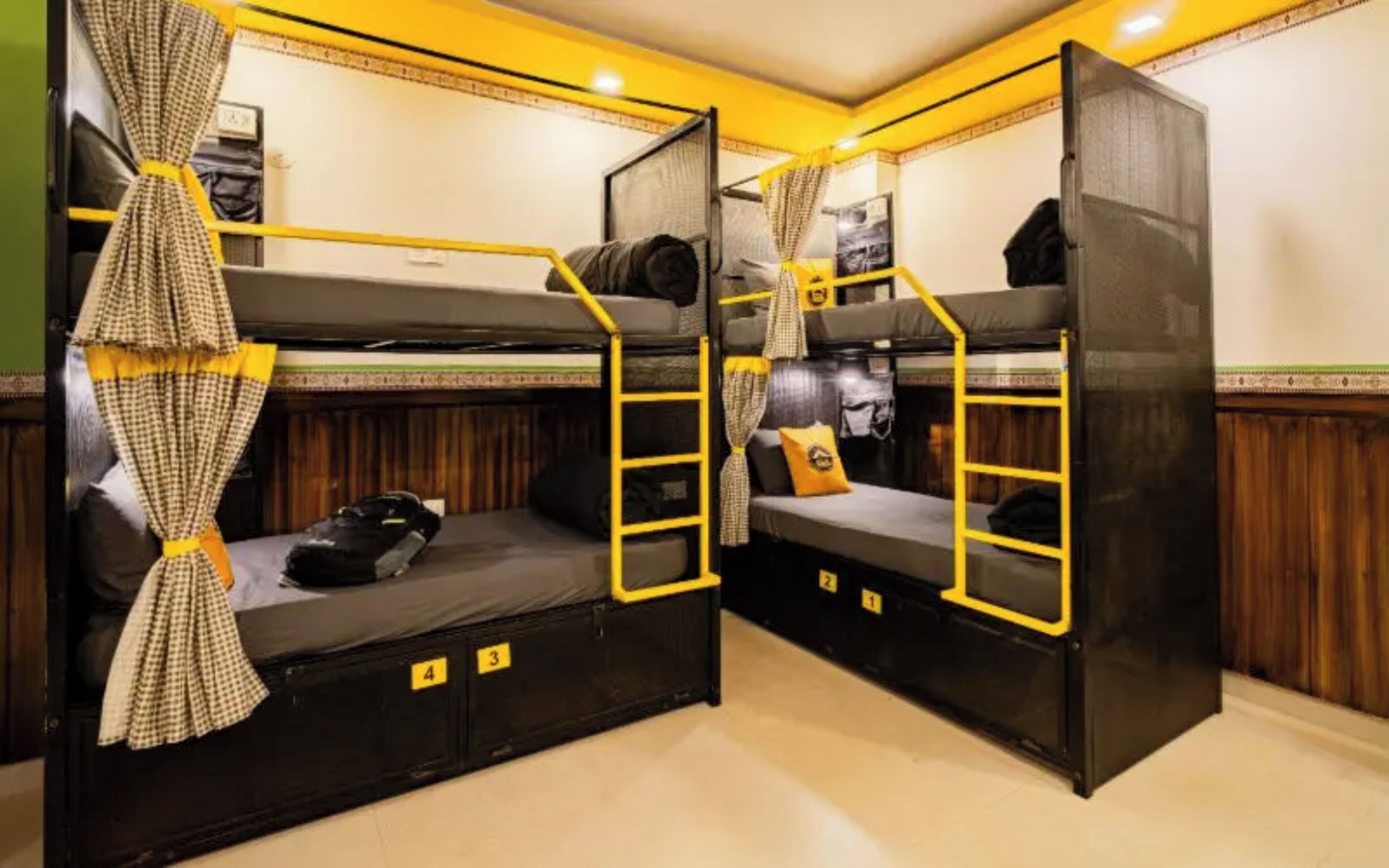 Bed in 8 Bed Mixed Dormitory | Free WiFi, bed sheets