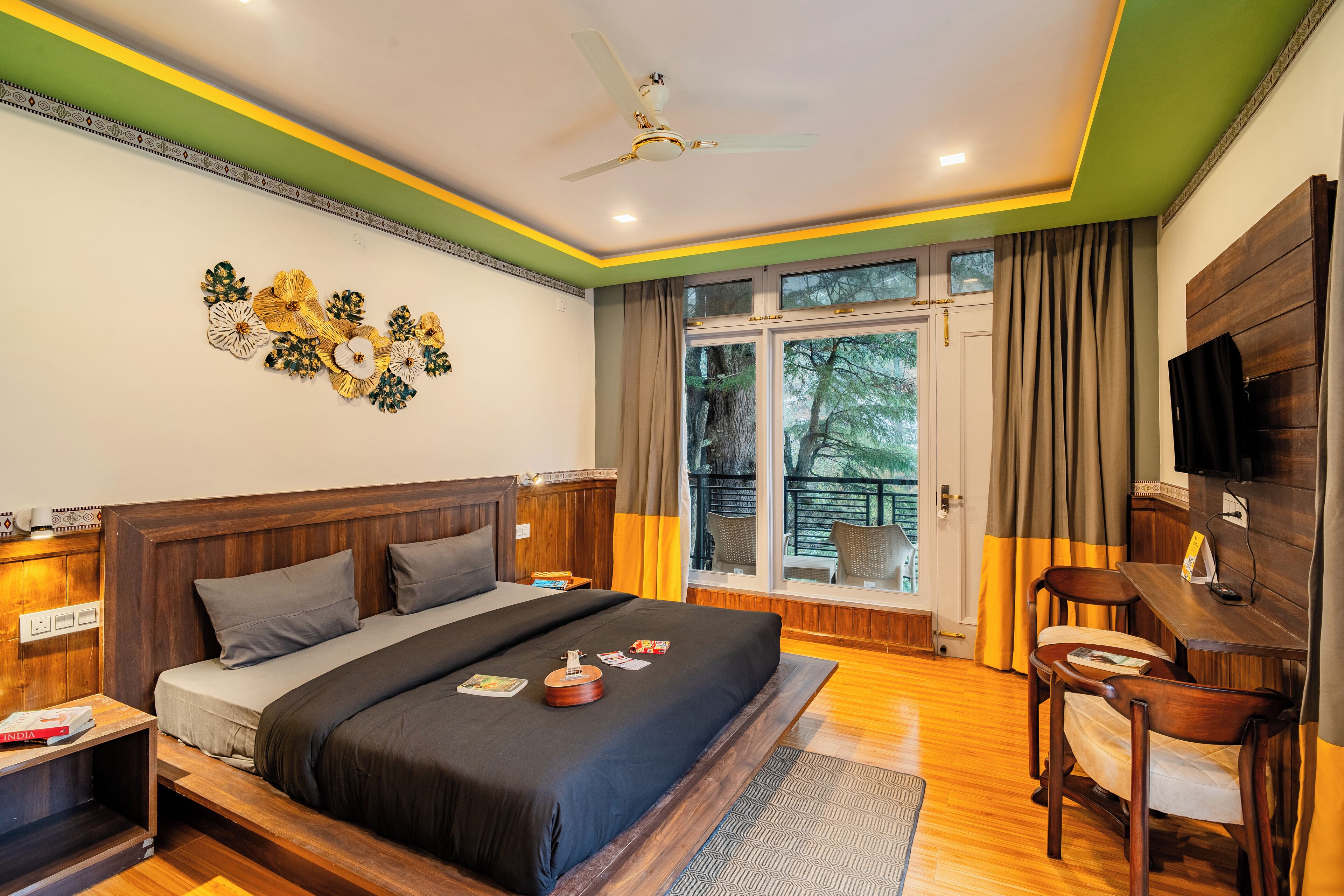 Deluxe Double Room with Balcony | Free WiFi, bed sheets