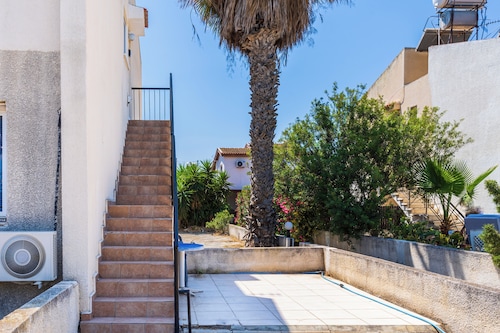 Lazuli 1-BR W Pool & Balcony in Larnaca