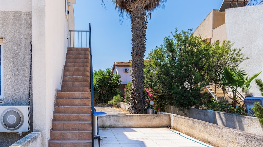 Lazuli 1-BR W Pool & Balcony in Larnaca