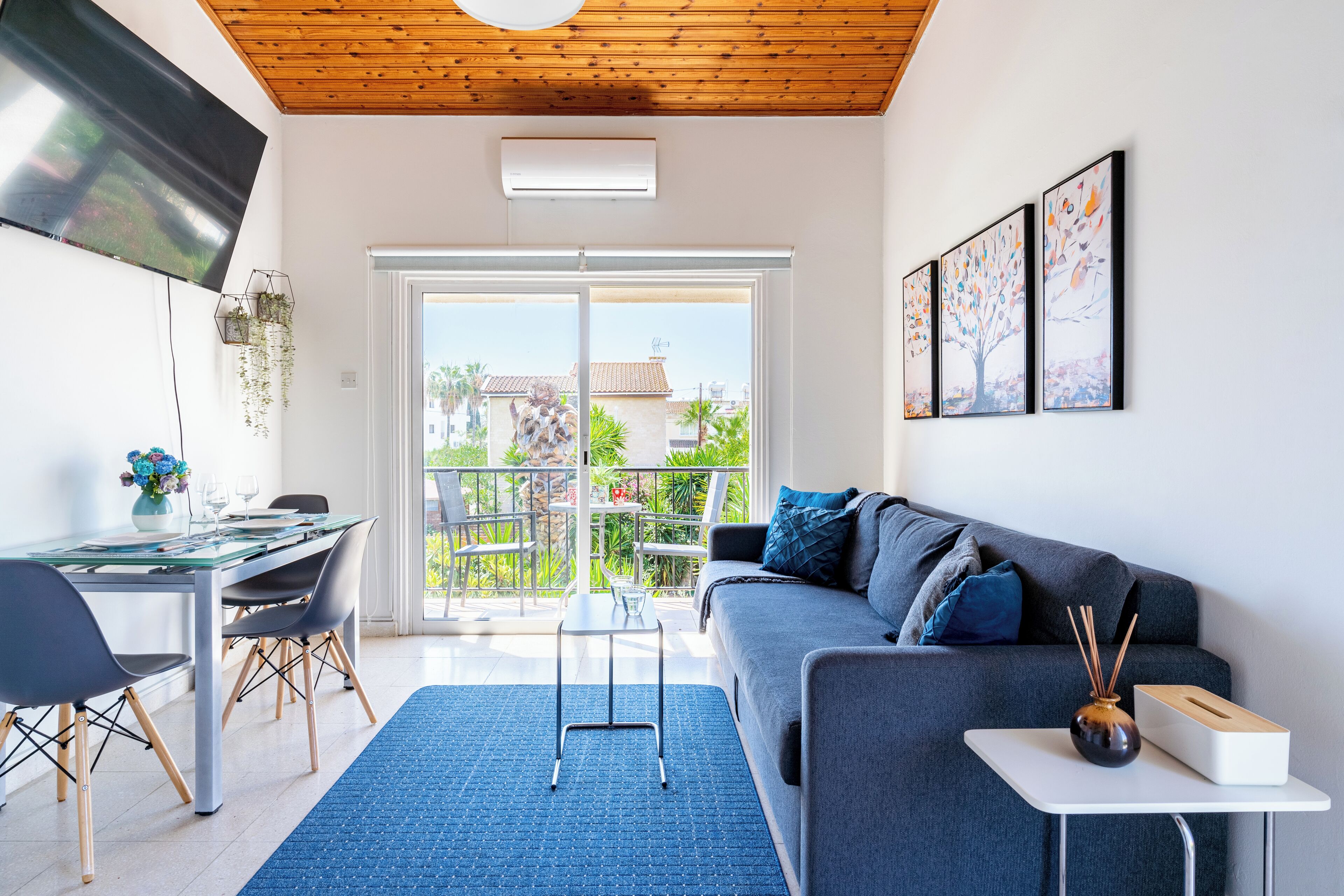 Apartment, 1 Double Bed with Sofa bed, Balcony, City View | Living room | 50-inch Smart TV with digital channels, Netflix, streaming services