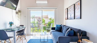 Lazuli 1-BR W Pool & Balcony in Larnaca