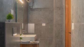 Đồ dùng nhà tắm miễn phí, khăn tắm, xà phòng, dầu gội