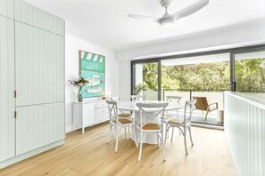 Dining - Modern & Tranquil Sunshine Beach (Sunshine Beach)