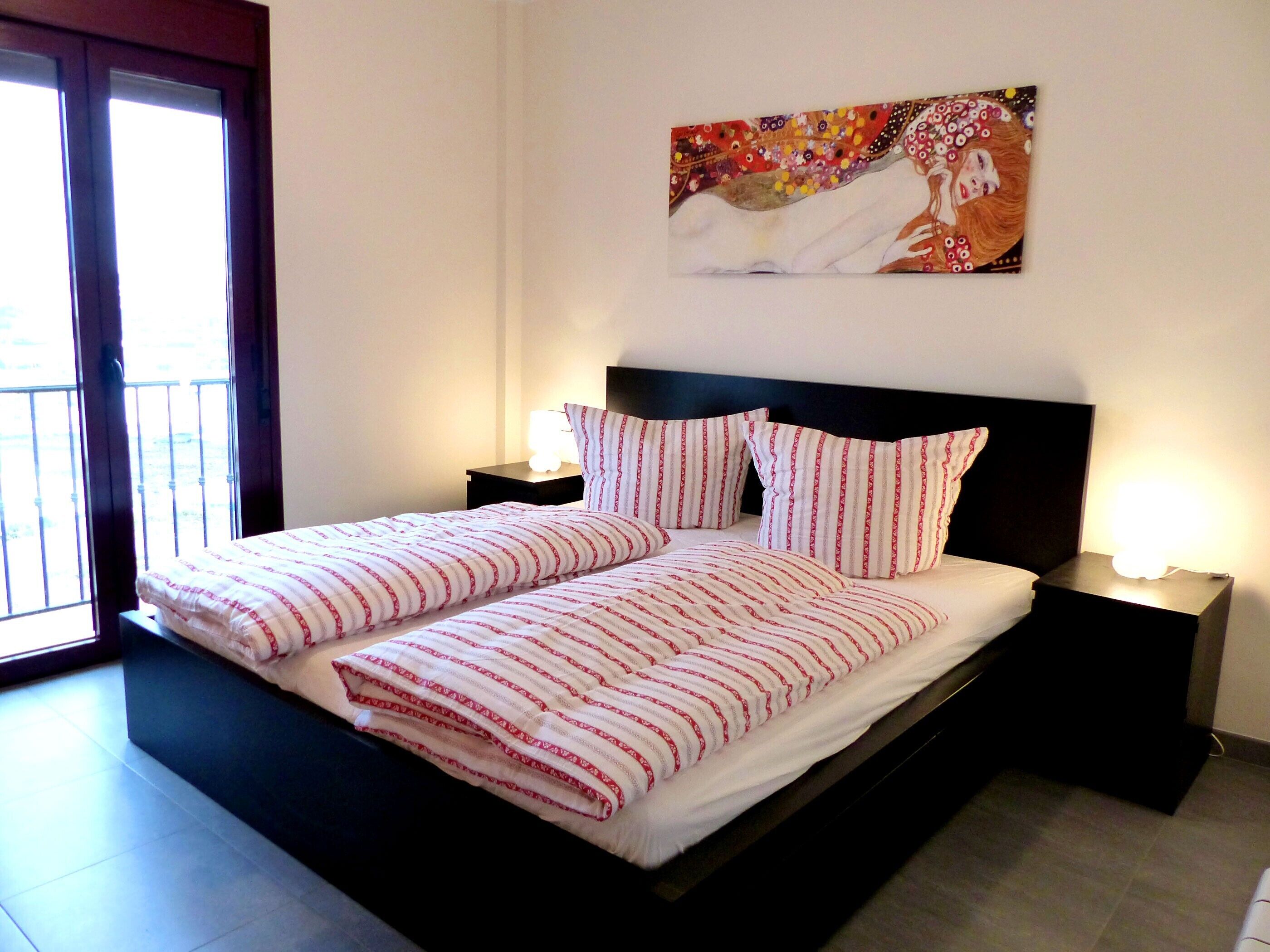 3 habitaciones, tabla de planchar con plancha, wifi y ropa de cama 