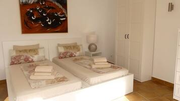 2 bedrooms, iron/ironing board, WiFi, bed sheets