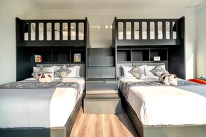 3 bedrooms, in-room safe, desk, free WiFi - Tranquil Luxury Stay with Rice-Field & Ocean Views, Private Pool+Bar, Chef & BBQ (Bali)