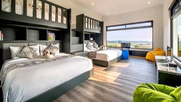 3 habitaciones, caja de seguridad en la habitación y escritorio