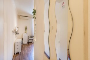 Interior - Your modern retreat in the heart of Rome, for couples or solo travelers (Roma)