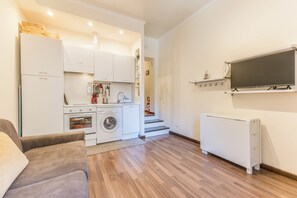 Interior - Your modern retreat in the heart of Rome, for couples or solo travelers (Roma)