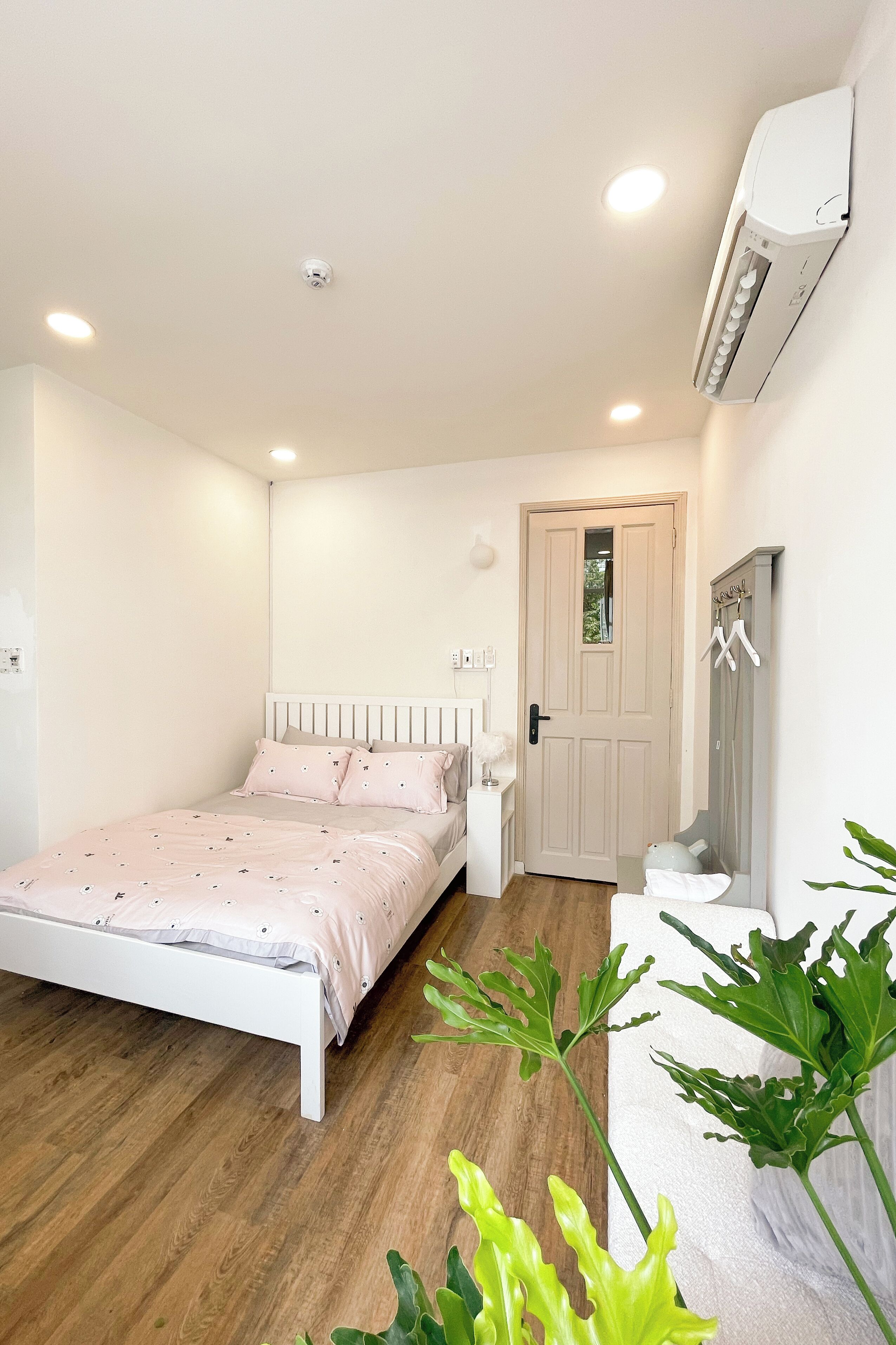 Habitación romántica | Tabla de planchar con plancha 