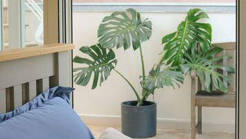 Design Room | Iron/ironing board