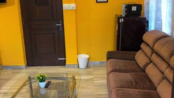 Comfort Apartment, Balcony, City View | Living area