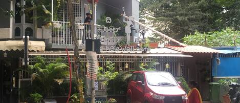 ด้านหน้าที่พัก
