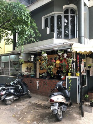 Front of property - Cozy room The Hole In The Wall  (Bengaluru)