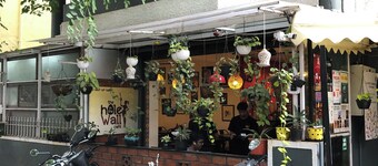 墙洞里的舒适房间  