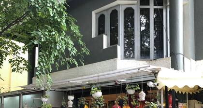 Cozy room The Hole In The Wall