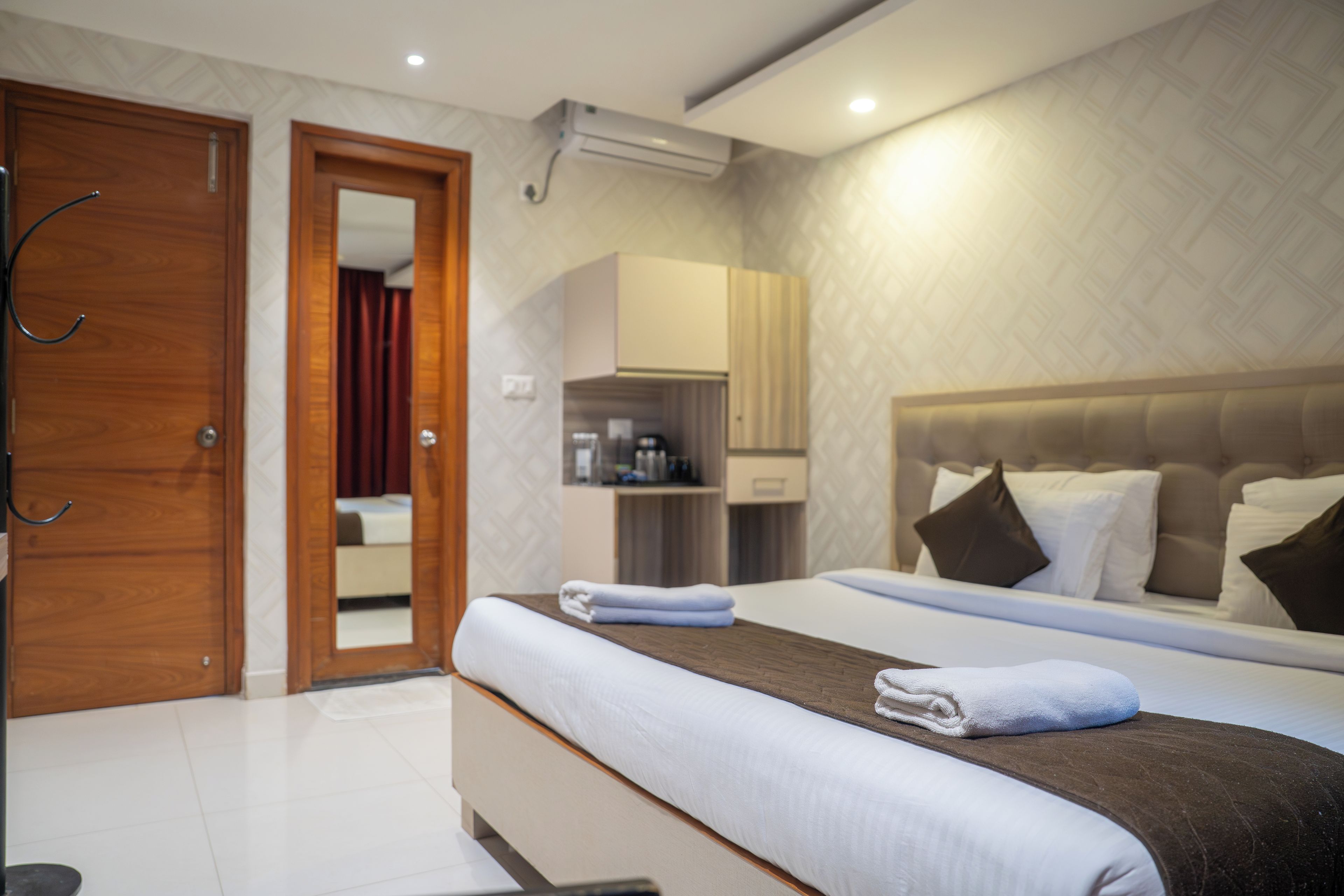 Club Room, Hill View
