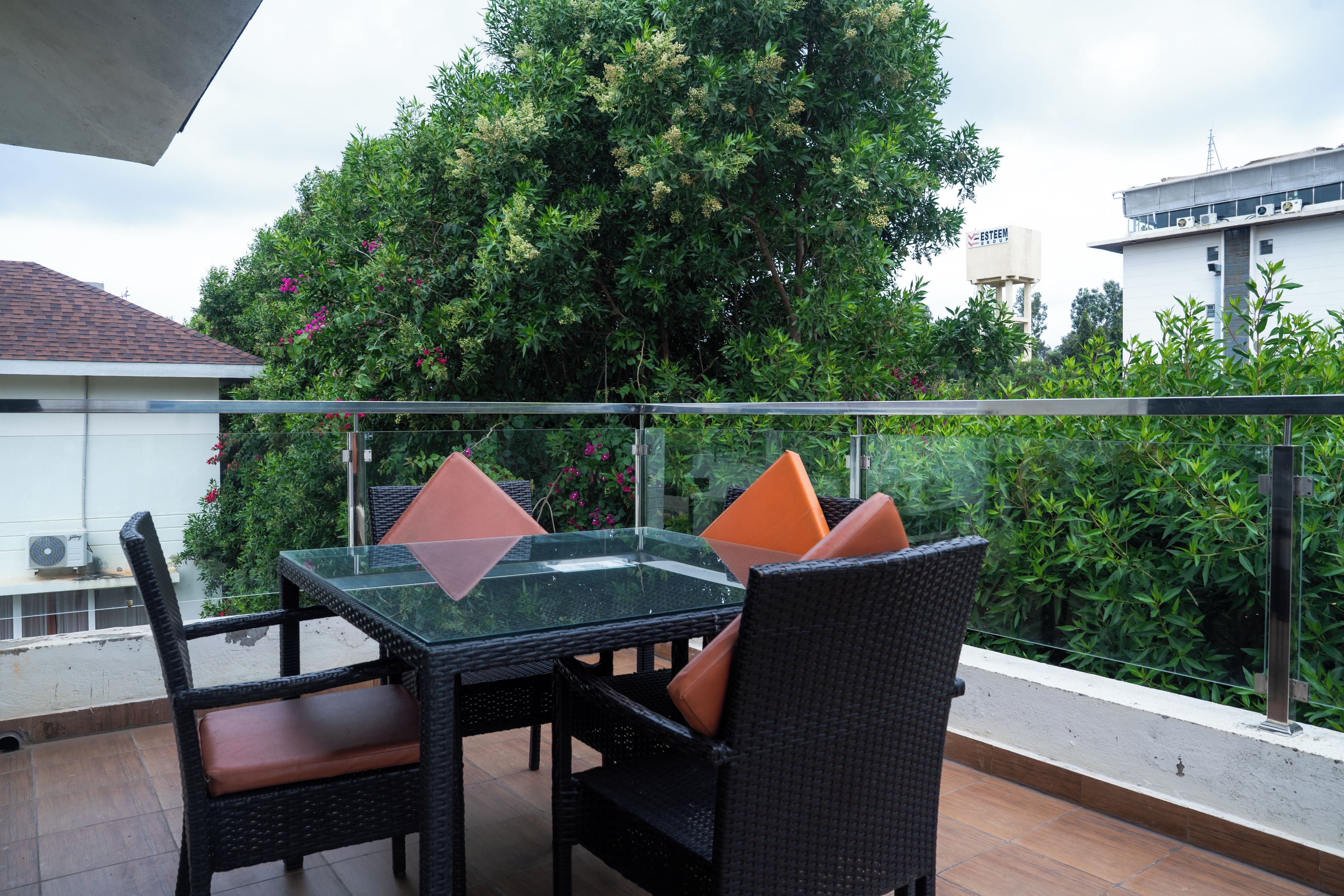 Toetasjesleilighet – classic, utsikt mot høyde | Terrasse/patio