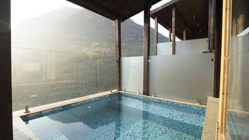 Luxury Cottage, Mountain View | Balcony view