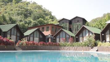 Junior-Ferienhaus, Poolblick | Schreibtisch, Bügeleisen/Bügelbrett, kostenloses WLAN