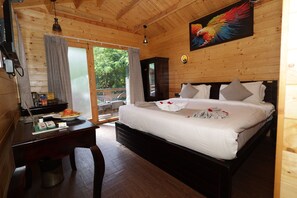 豪華雙人房, 山景 | 書桌、熨斗/熨衫板、免費 Wi-Fi