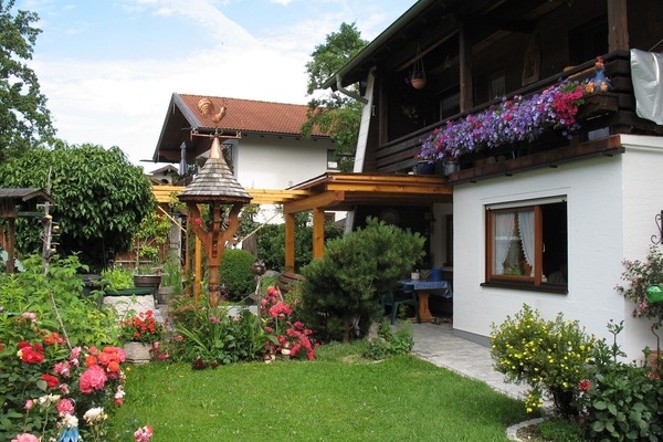 Ferienwohnung Faschinggut (DE Rottau) - Polleichtner Anni und Bernd - 5310-Garten