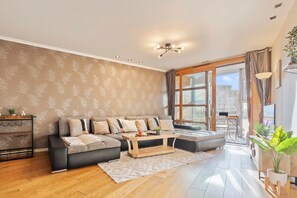 Smart TV - Battersea riverside 1 bedroom flat (Greater London)