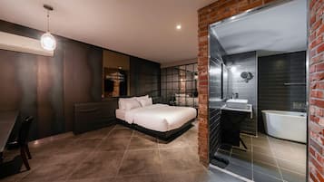 Deluxe Double Room | Individually decorated, individually furnished, desk, laptop workspace