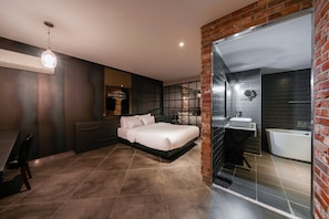 Habitación doble Deluxe | Decoración personalizada, muebles diferentes y escritorio 