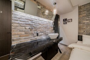 獨特裝潢、布置獨特、書桌、筆電工作空間