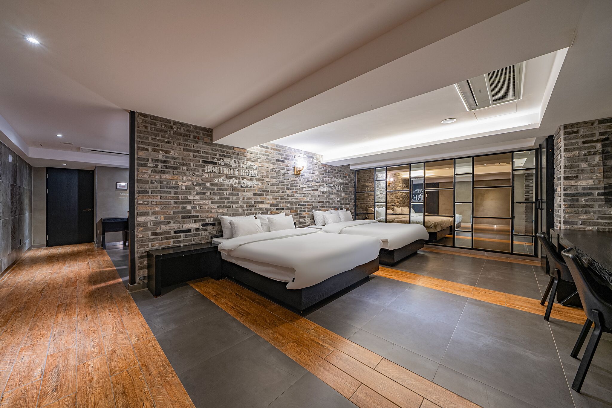 Royal Suite | Individually decorated, individually furnished, desk, laptop workspace