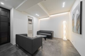 Lobby sitting area - Hotel Raum (Seoul)