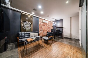 Duplex | 獨特設計、獨特裝修、書桌、手提電腦工作空間