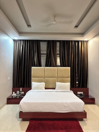 Executive Room | Iron/ironing board