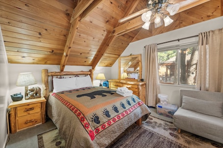 Signature House, 3 Bedrooms, Kitchen, Mountain View | Individually decorated, individually furnished, laptop workspace