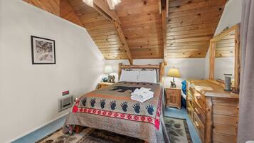 Signature House, 3 Bedrooms, Kitchen, Mountain View | Individually decorated, individually furnished, laptop workspace