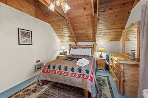 Signature House, 3 Bedrooms, Kitchen, Mountain View | Individually decorated, individually furnished, laptop workspace