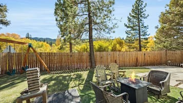 Signature House, 3 Bedrooms, Kitchen, Mountain View | Terrace/patio