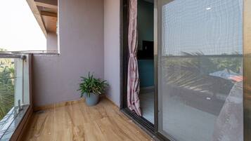 Basic Double Room | Desk, laptop workspace, free WiFi