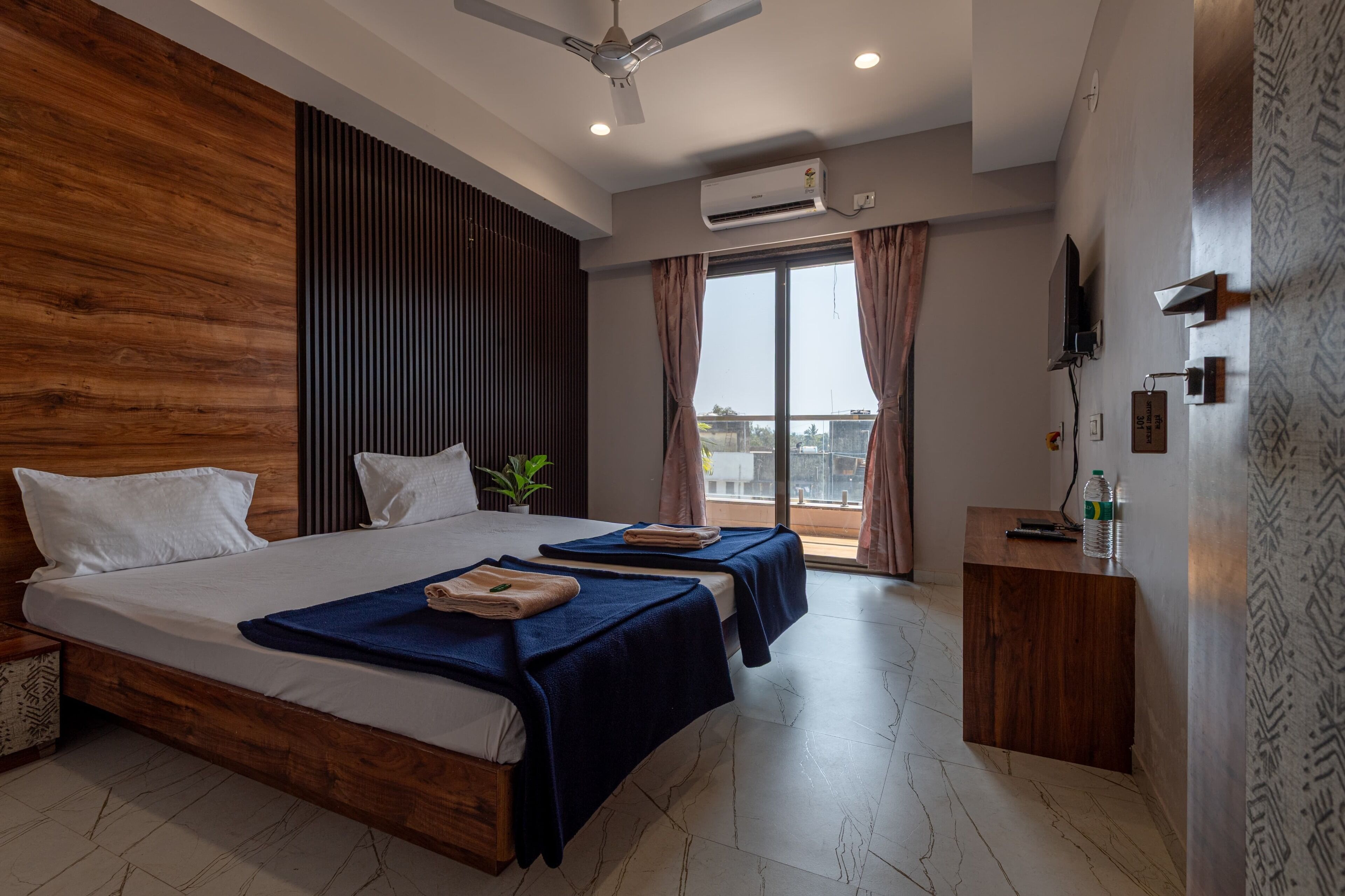 基础双人房 | 办公桌、笔记本电脑工作区、免费 WiFi