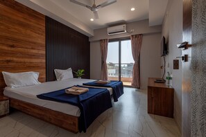 Kahden hengen perushuone | Työpöytä, kannettavalle tietokoneelle sopiva työtila, ilmainen Wi-Fi