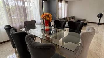 Villa, 3 Schlafzimmer, Terrasse, Gartenblick | Innenbereich