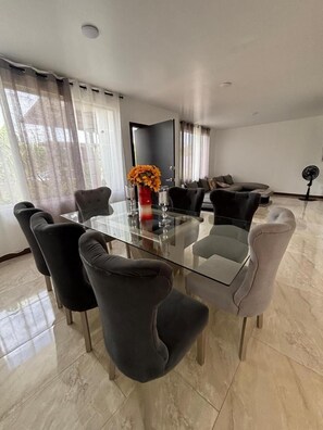 Villa, 3 Bedrooms, Patio, Garden View | Interior