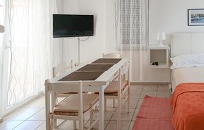 1 bedroom, travel cot, free WiFi - Beautiful apartment in Pirovac with WiFi (Pirovac)