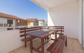 Outdoor dining - Beautiful apartment in Pirovac with WiFi (Pirovac)
