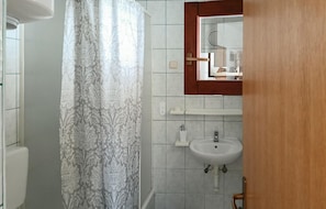 Shower, hair dryer - Awesome apartment in Pirovac with WiFi (Pirovac)